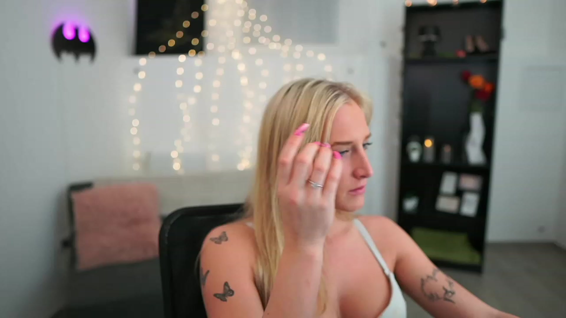 Gallery image thumbnail from NicoletteShea's myfreecams stream on, 05/20/2023, 11:28 image 1 of 20