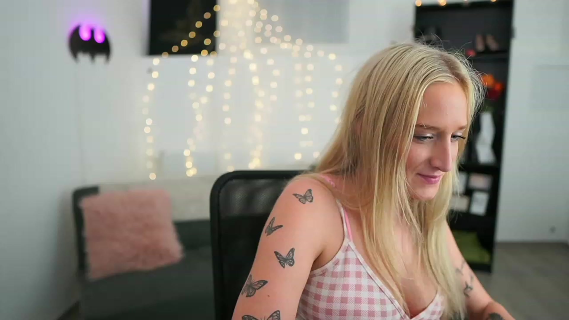 Gallery image thumbnail from NicoletteShea's myfreecams stream on, 05/23/2023, 08:46 image 3 of 20