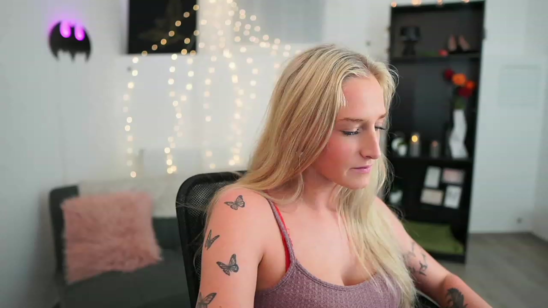 Gallery image thumbnail from NicoletteShea's myfreecams stream on, 05/25/2023, 17:06 image 5 of 20