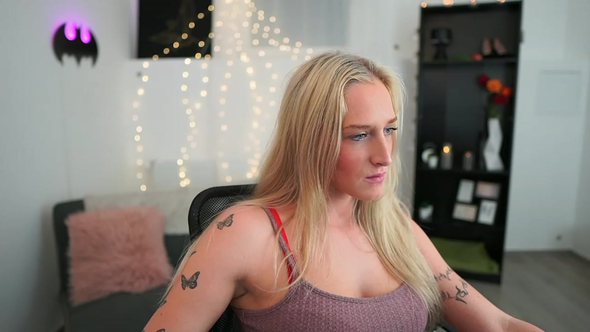 Gallery image thumbnail from NicoletteShea's myfreecams stream on, 05/25/2023, 17:06 image 8 of 20