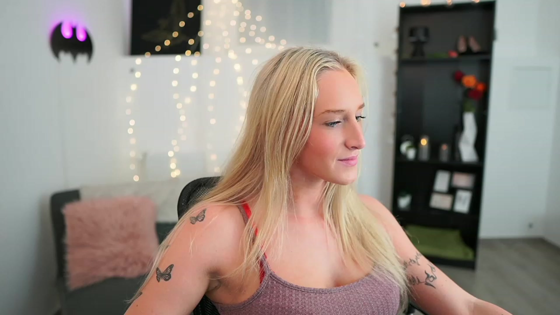 Gallery image thumbnail from NicoletteShea's myfreecams stream on, 05/25/2023, 17:06 image 7 of 20
