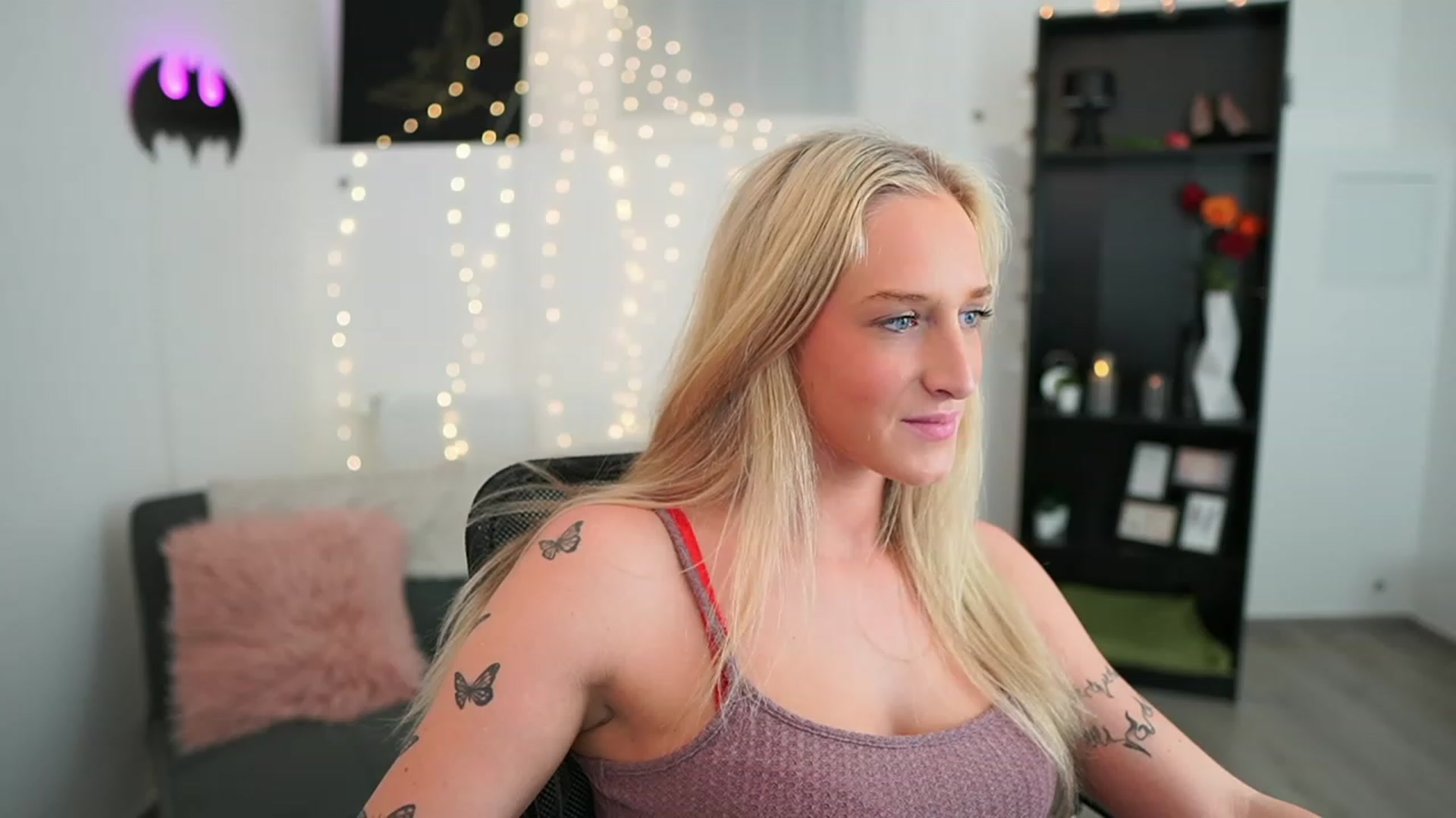 Gallery image thumbnail from NicoletteShea's myfreecams stream on, 05/25/2023, 17:06 image 9 of 20