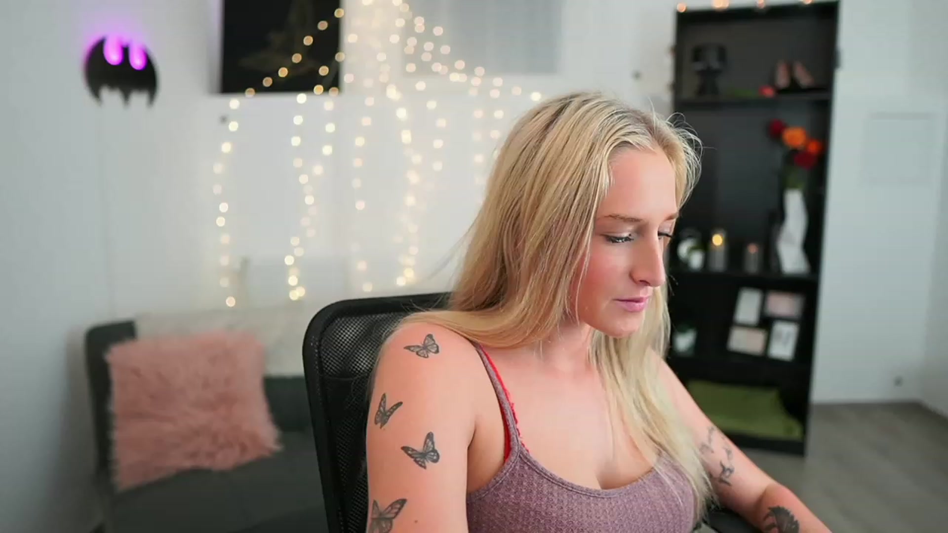 Gallery image thumbnail from NicoletteShea's myfreecams stream on, 05/25/2023, 17:06 image 17 of 20