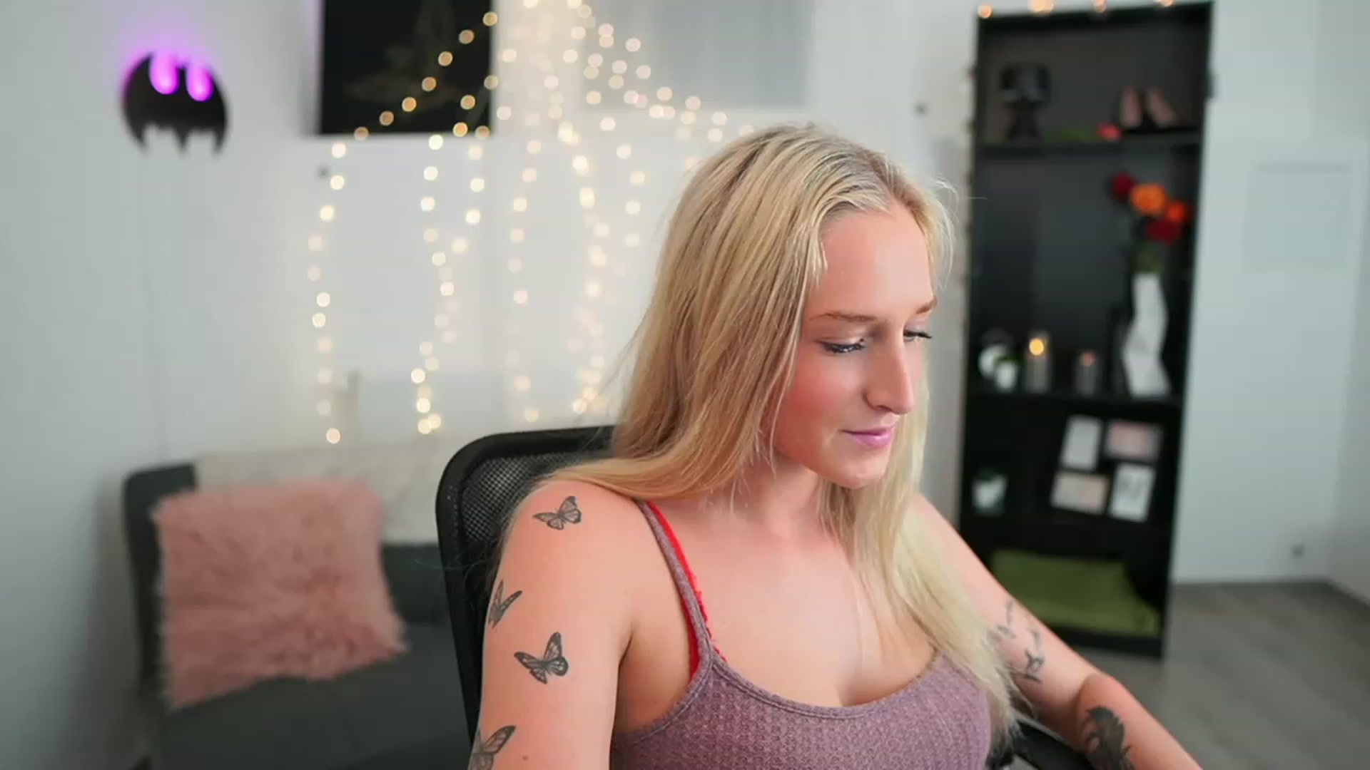 Gallery image thumbnail from NicoletteShea's myfreecams stream on, 05/25/2023, 17:06 image 16 of 20