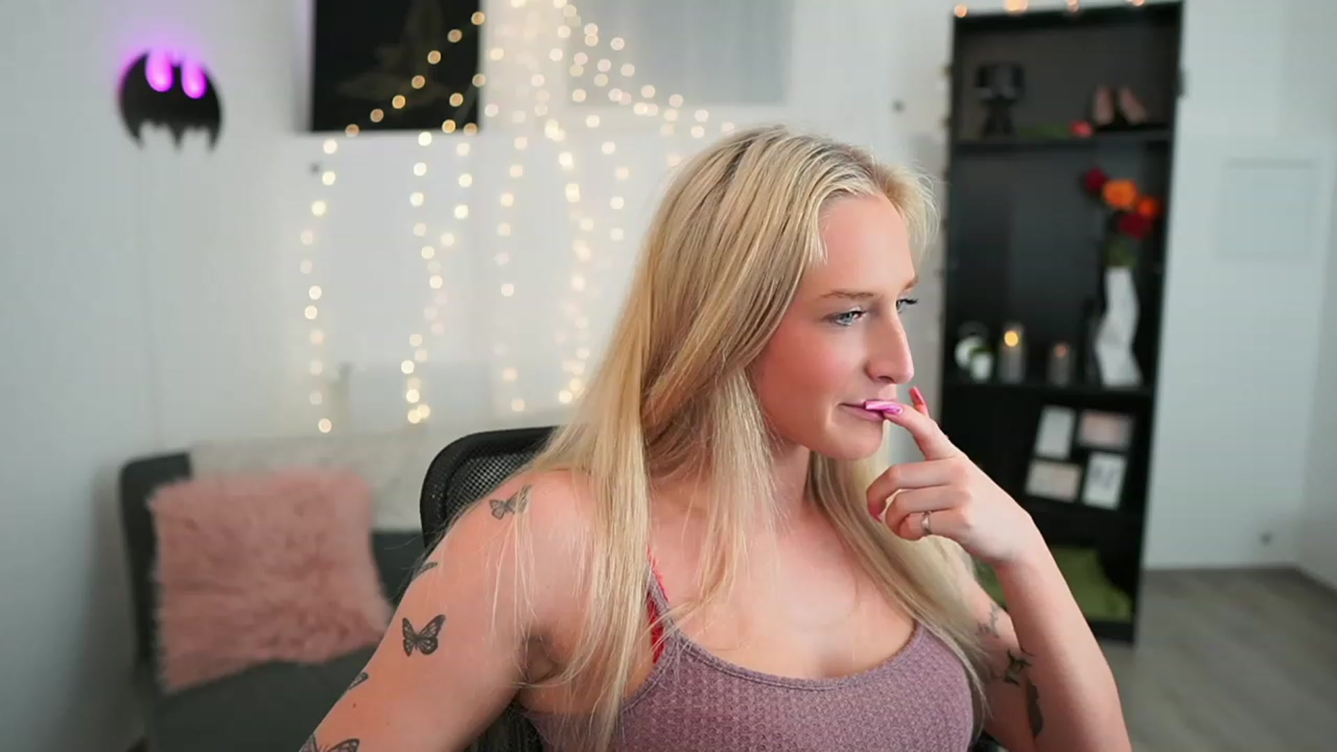 Gallery image thumbnail from NicoletteShea's myfreecams stream on, 05/25/2023, 17:06 image 10 of 20