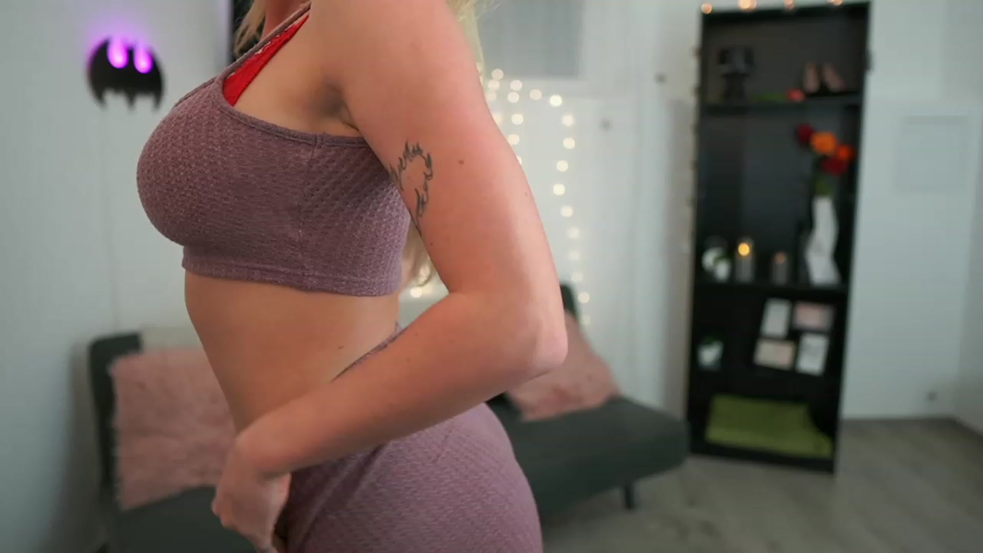 Gallery image thumbnail from NicoletteShea's myfreecams stream on, 05/25/2023, 17:06 image 19 of 20