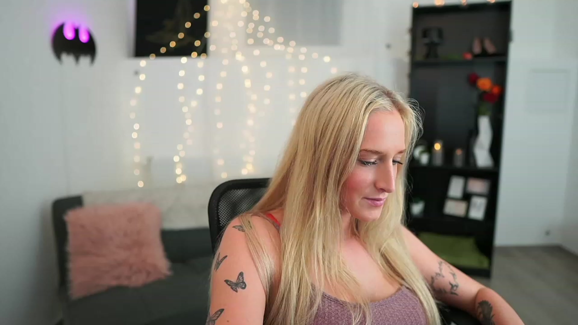 Gallery image thumbnail from NicoletteShea's myfreecams stream on, 05/25/2023, 18:19 image 10 of 20