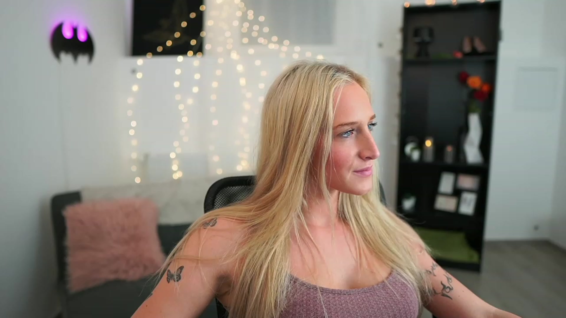 Gallery image thumbnail from NicoletteShea's myfreecams stream on, 05/25/2023, 18:19 image 5 of 20