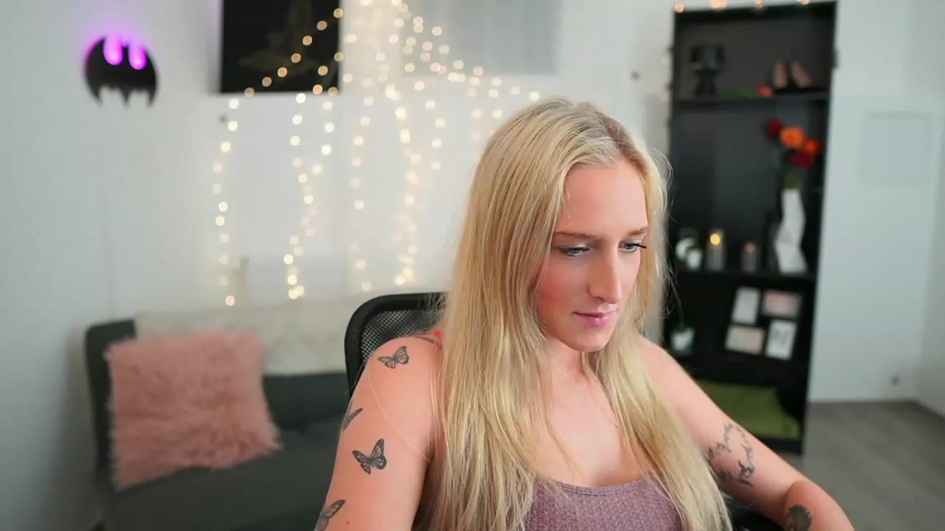 Gallery image thumbnail from NicoletteShea's myfreecams stream on, 05/25/2023, 18:19 image 1 of 20