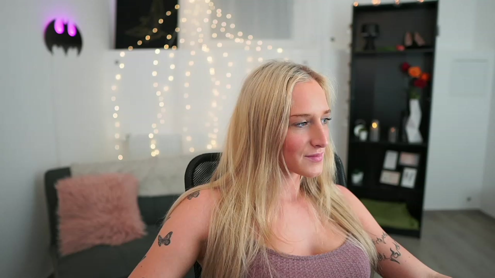 Gallery image thumbnail from NicoletteShea's myfreecams stream on, 05/25/2023, 18:19 image 14 of 20