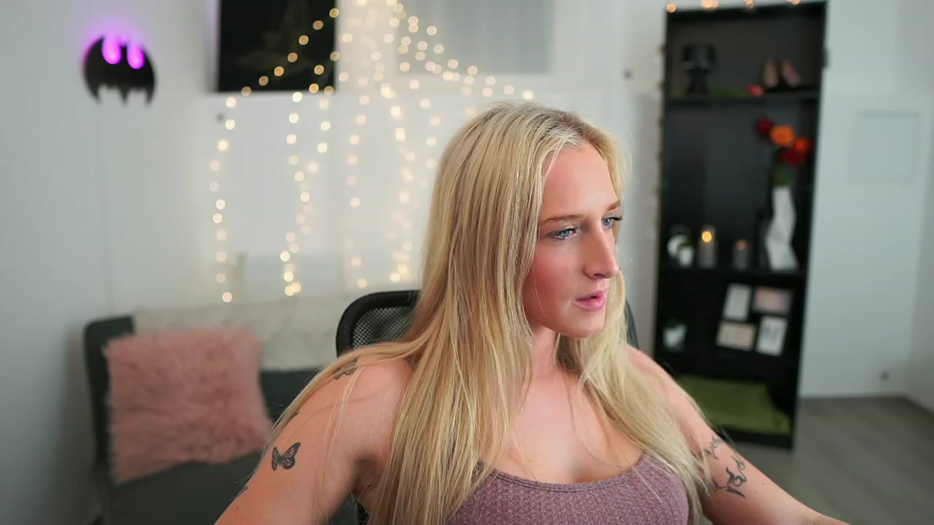 Gallery image thumbnail from NicoletteShea's myfreecams stream on, 05/25/2023, 18:19 image 7 of 20