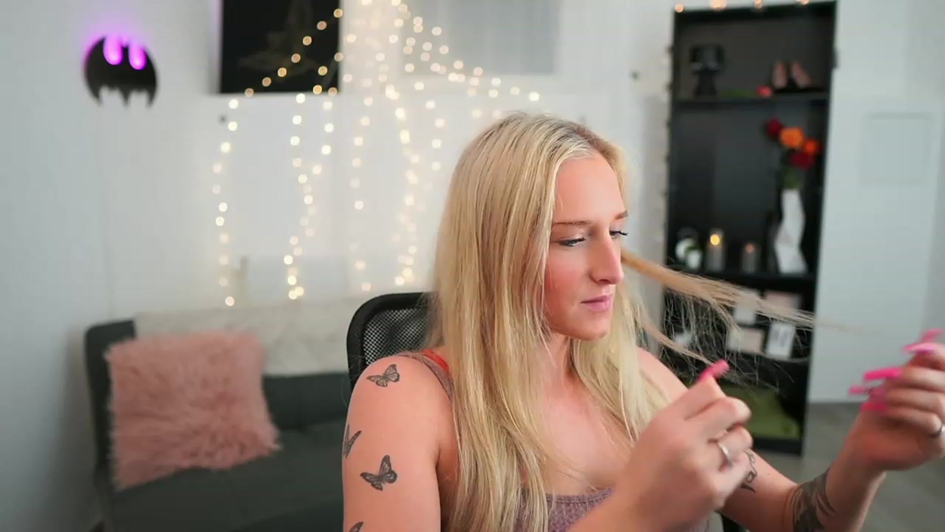 Gallery image thumbnail from NicoletteShea's myfreecams stream on, 05/25/2023, 18:19 image 15 of 20