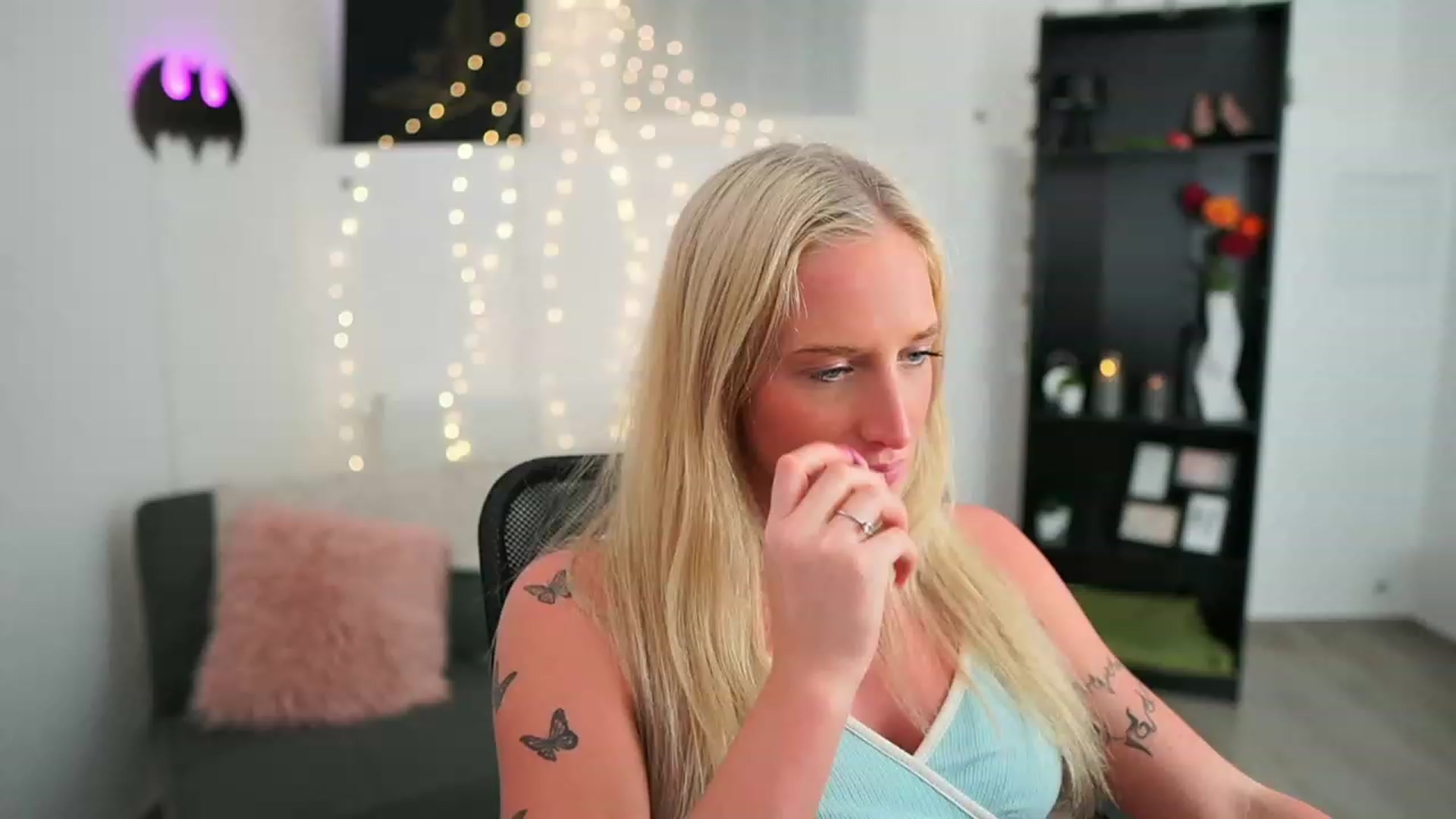 Gallery image thumbnail from NicoletteShea's myfreecams stream on, 05/26/2023, 20:09 image 4 of 20