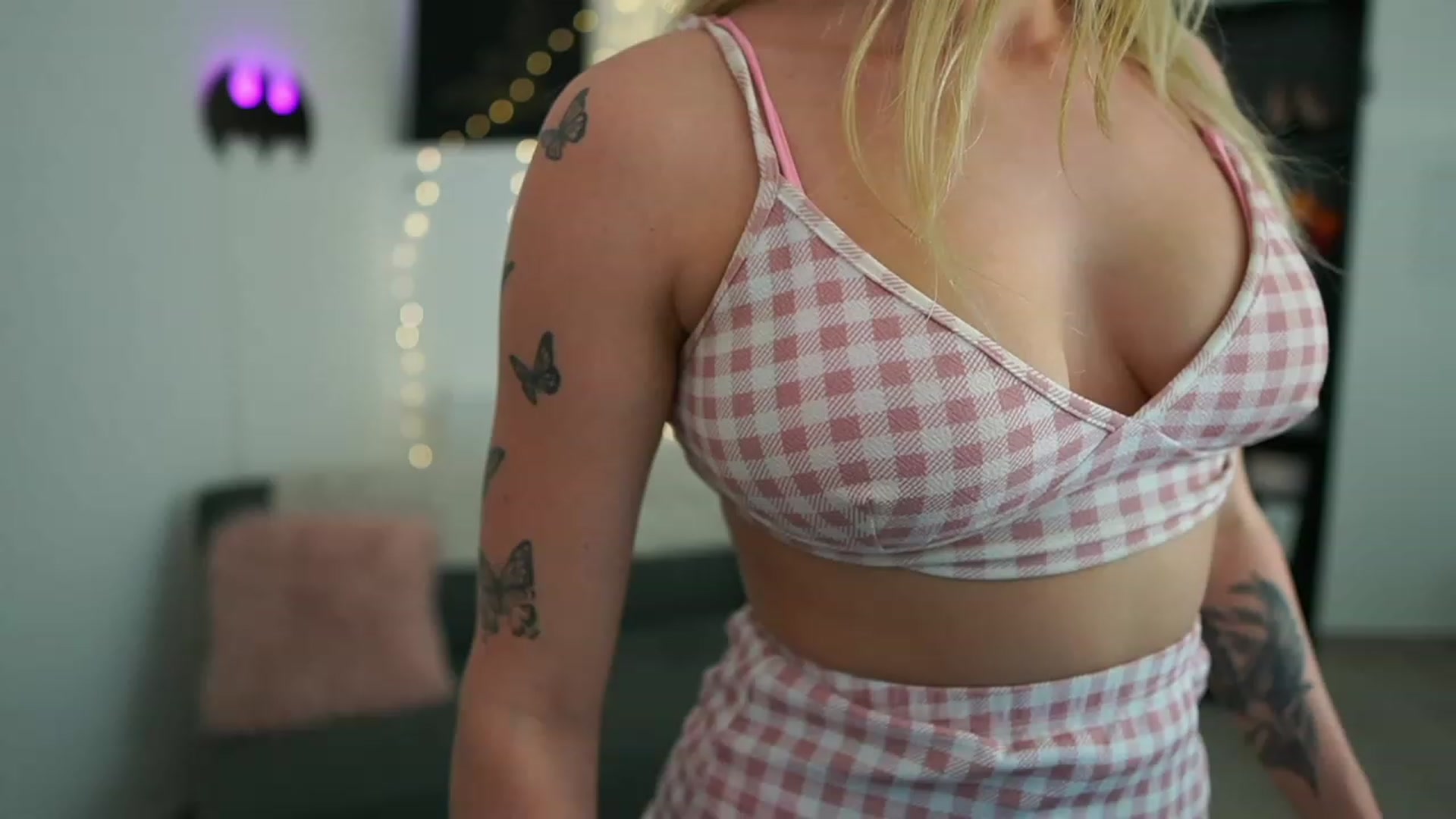 Gallery image thumbnail from NicoletteShea's myfreecams stream on, 05/31/2023, 18:53 image 11 of 20