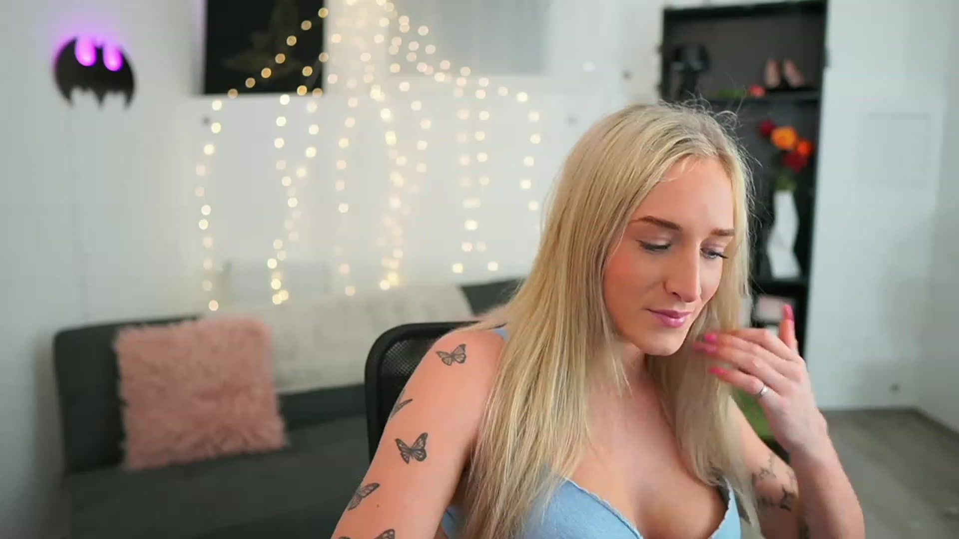Gallery image thumbnail from NicoletteShea's myfreecams stream on, 06/05/2023, 20:17 image 3 of 20