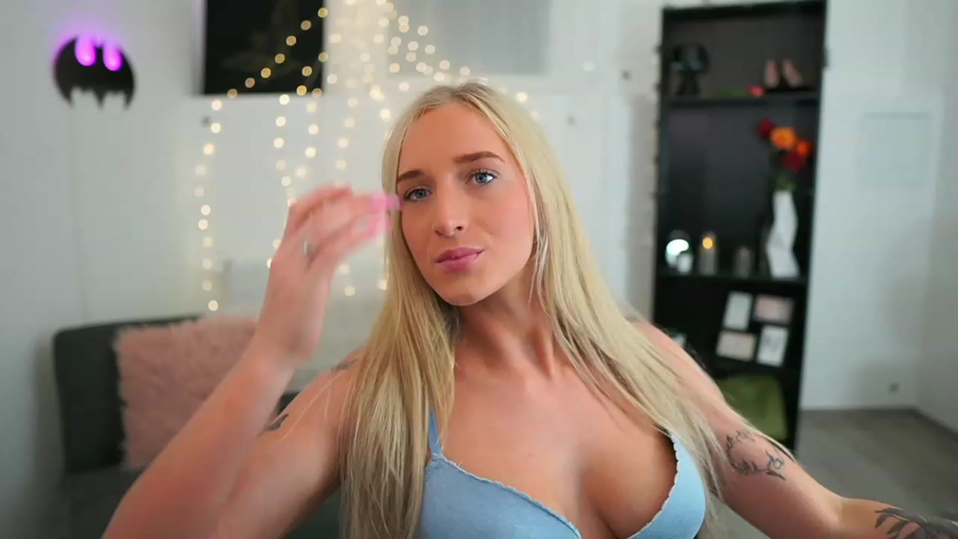 Gallery image thumbnail from NicoletteShea's myfreecams stream on, 06/05/2023, 20:17 image 1 of 20