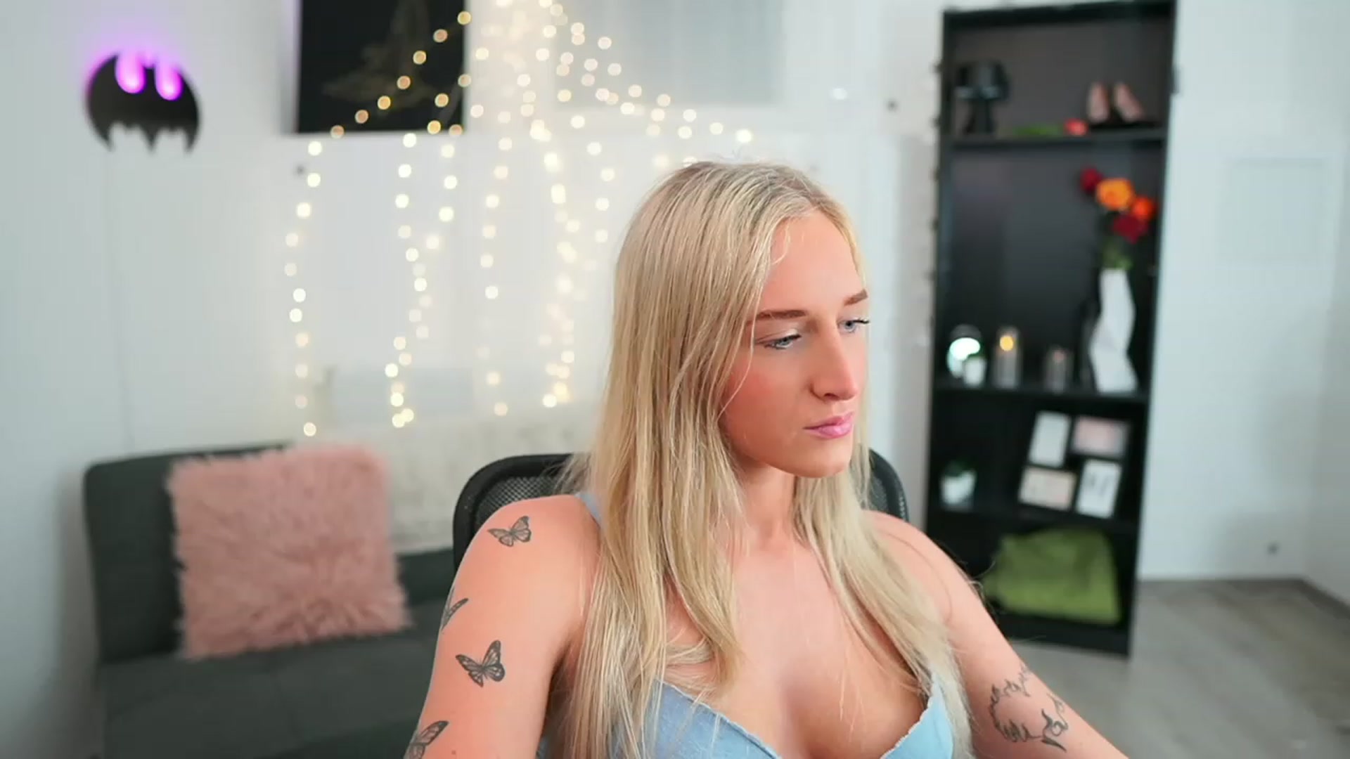 Gallery image thumbnail from NicoletteShea's myfreecams stream on, 06/05/2023, 20:17 image 15 of 20