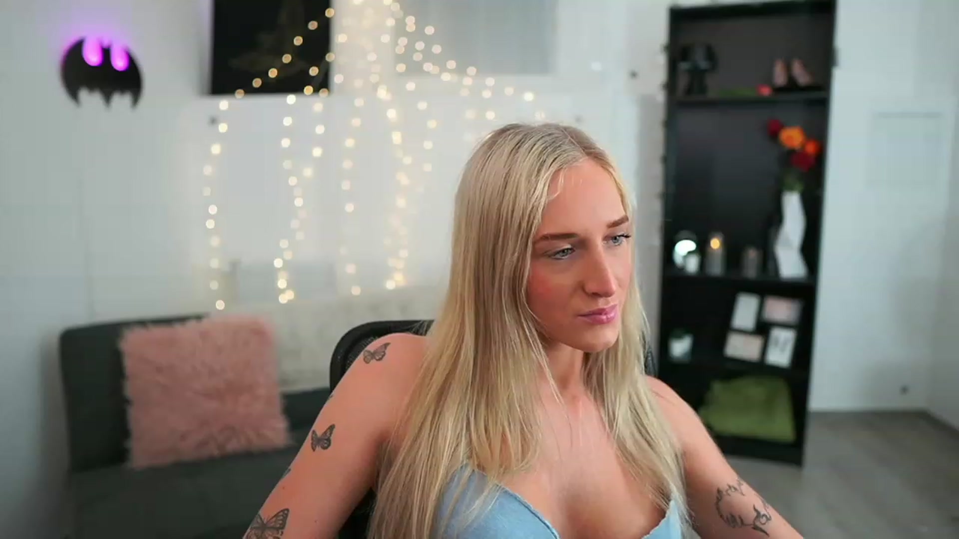 Gallery image thumbnail from NicoletteShea's myfreecams stream on, 06/05/2023, 20:17 image 16 of 20
