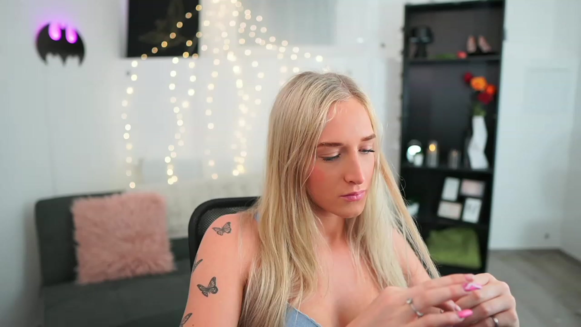 Gallery image thumbnail from NicoletteShea's myfreecams stream on, 06/05/2023, 20:17 image 14 of 20