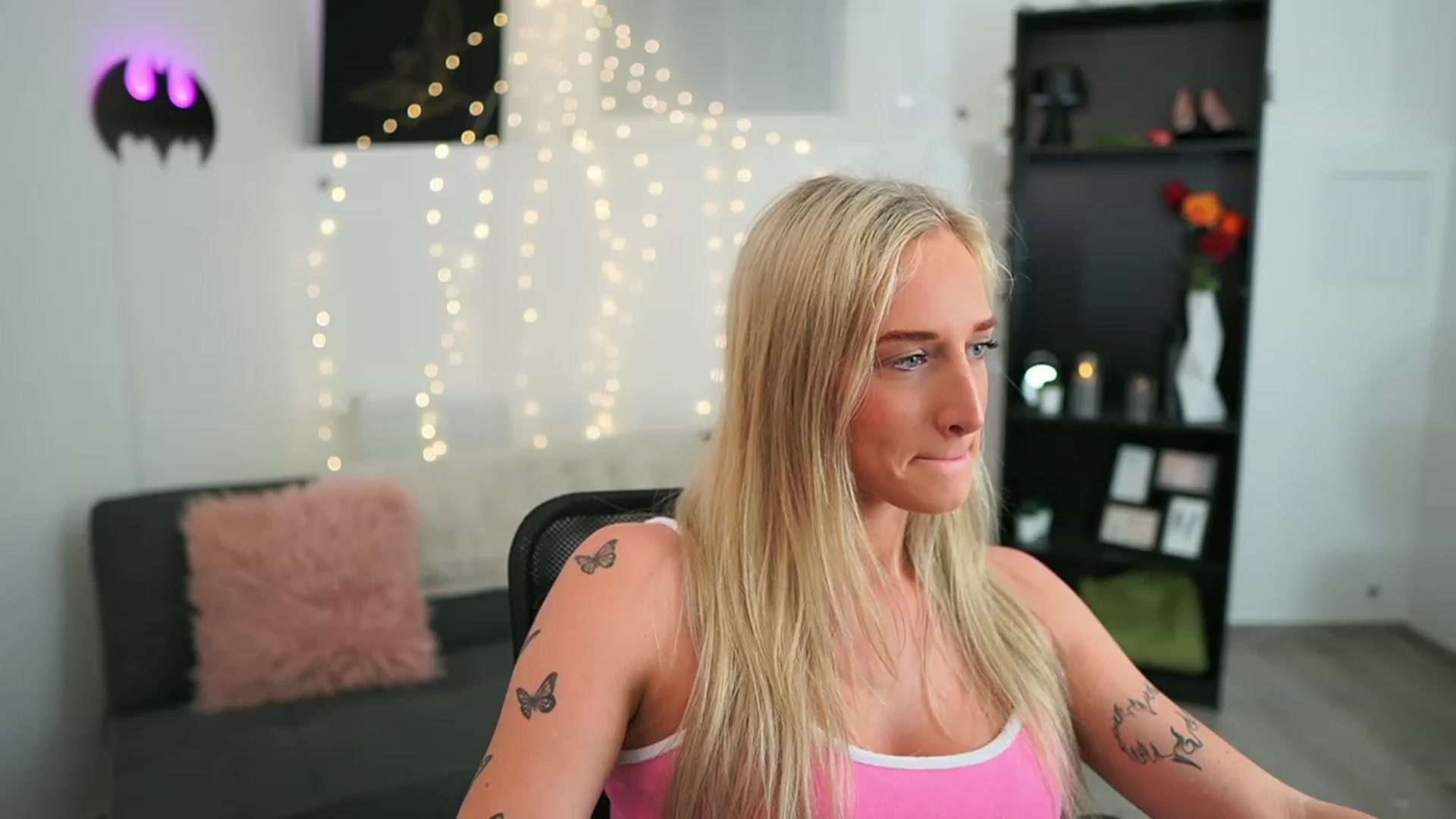 Gallery image thumbnail from NicoletteShea's myfreecams stream on, 06/05/2023, 20:37 image 7 of 20