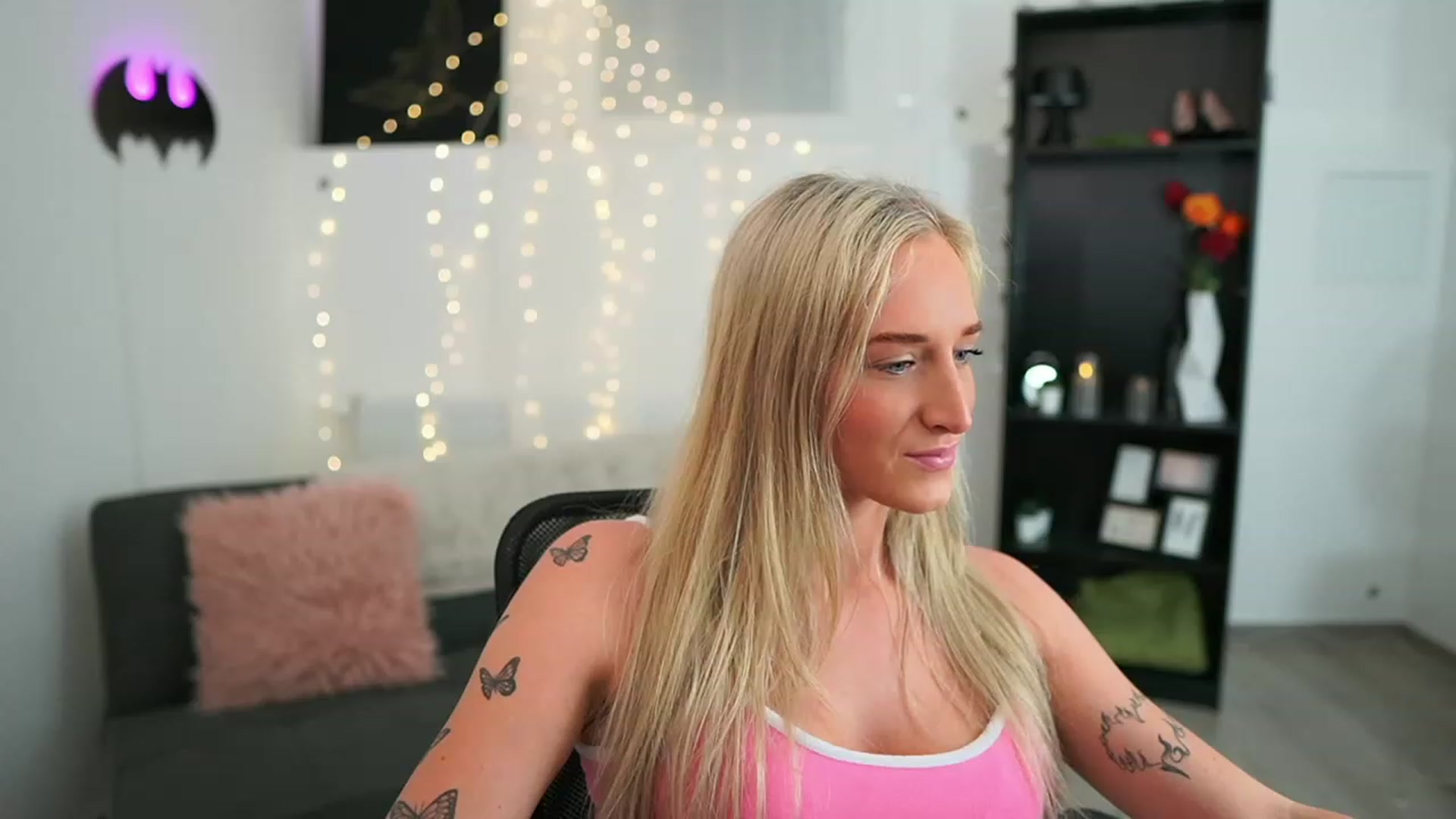 Gallery image thumbnail from NicoletteShea's myfreecams stream on, 06/05/2023, 20:37 image 10 of 20