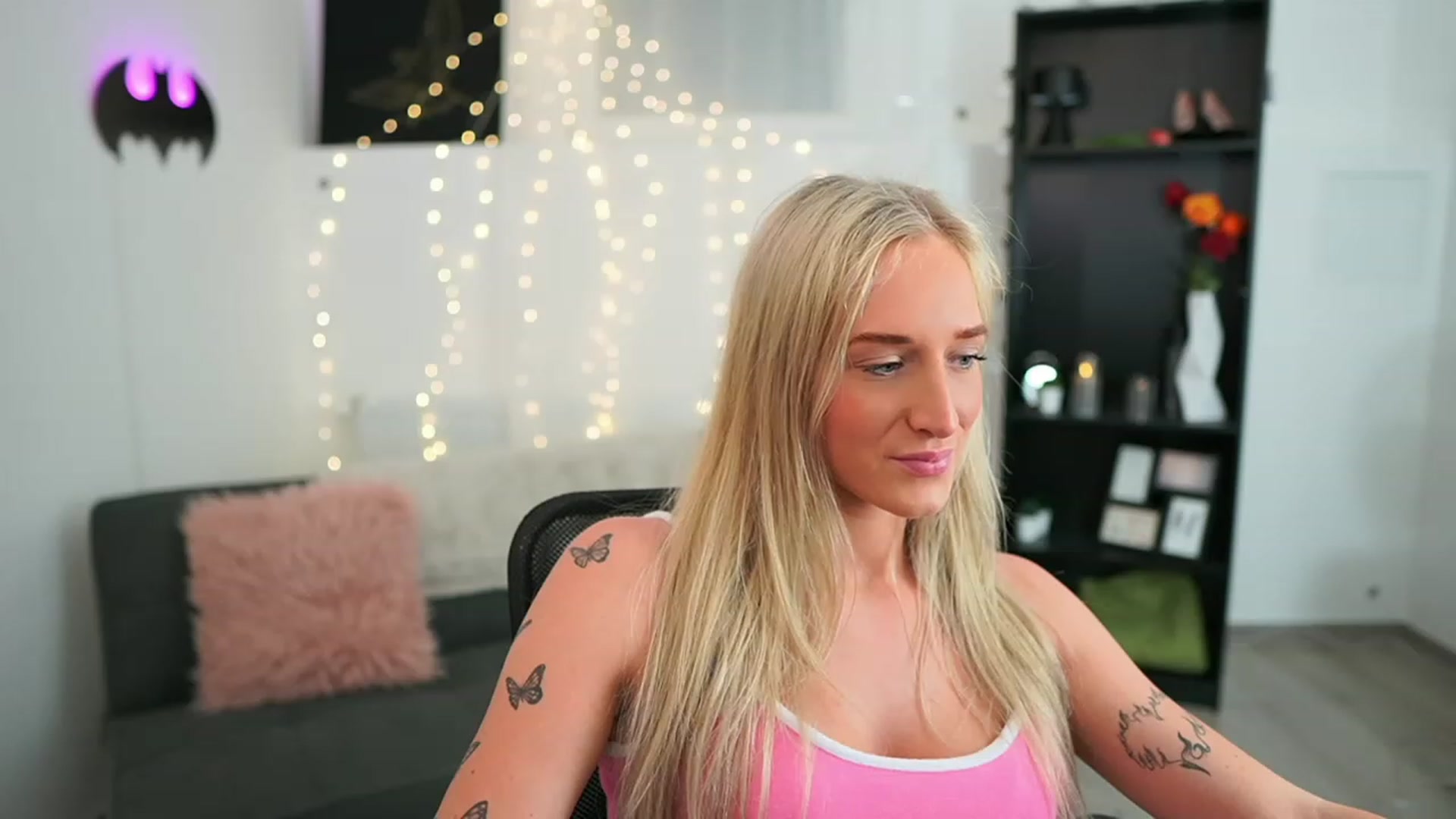 Gallery image thumbnail from NicoletteShea's myfreecams stream on, 06/05/2023, 20:37 image 8 of 20