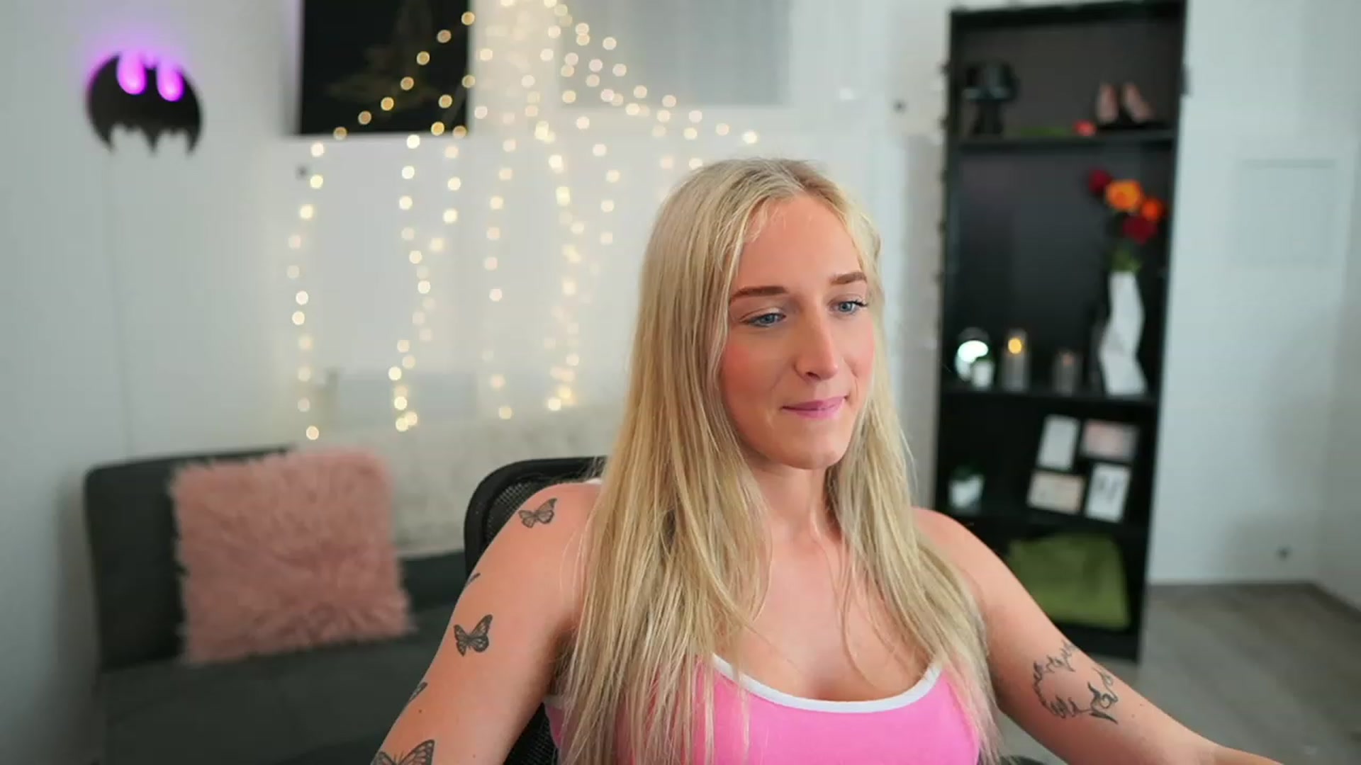 Gallery image thumbnail from NicoletteShea's myfreecams stream on, 06/05/2023, 20:37 image 9 of 20