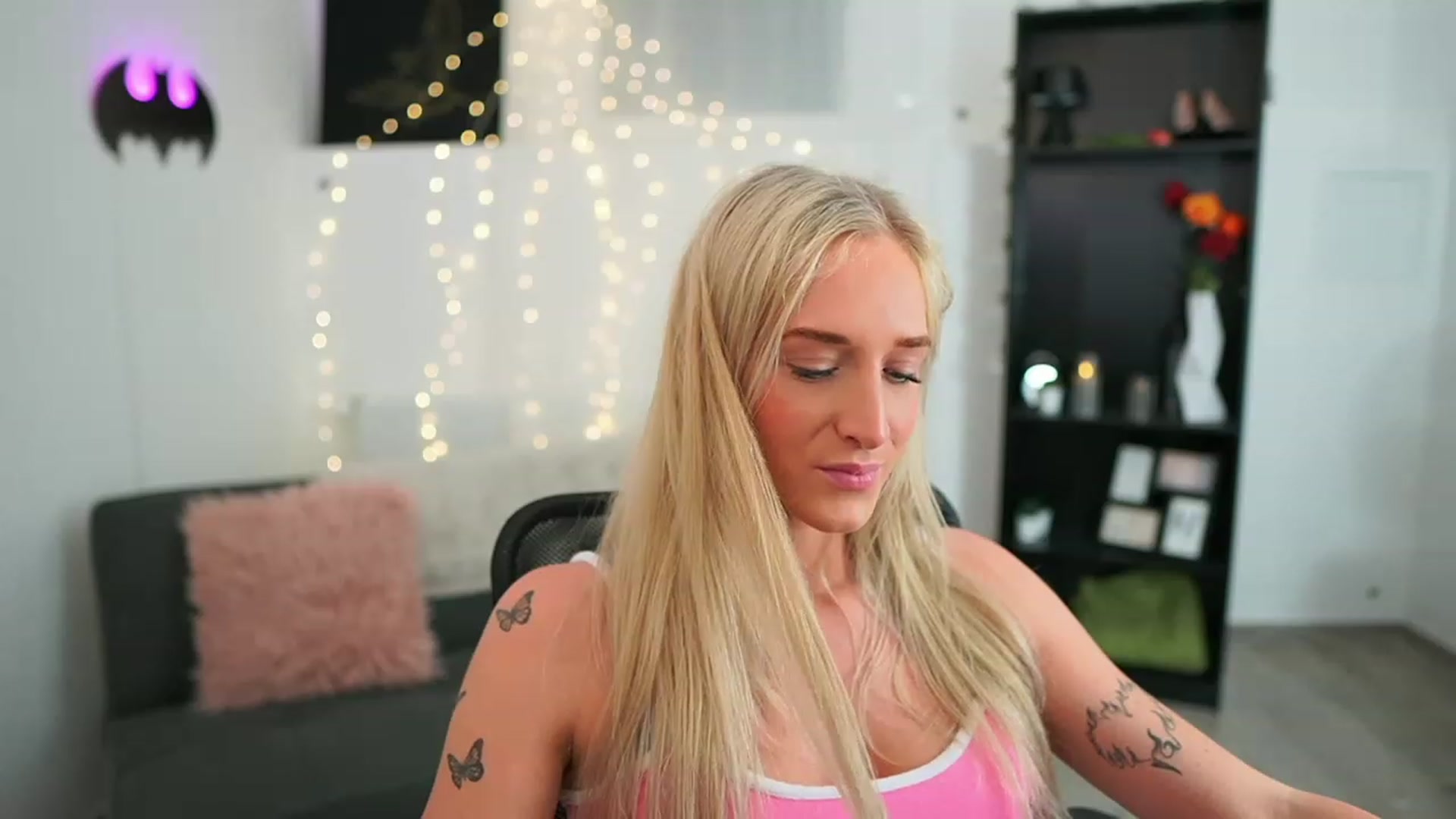 Gallery image thumbnail from NicoletteShea's myfreecams stream on, 06/05/2023, 20:37 image 11 of 20