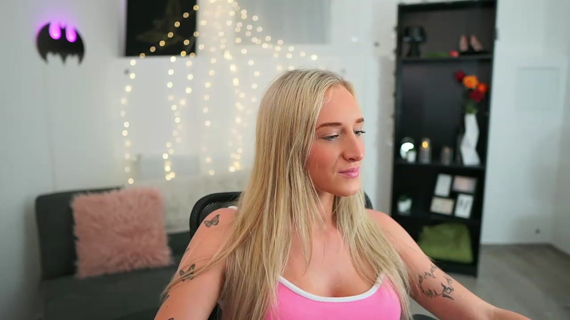 Gallery image thumbnail from NicoletteShea's myfreecams stream on, 06/05/2023, 20:37 image 13 of 20