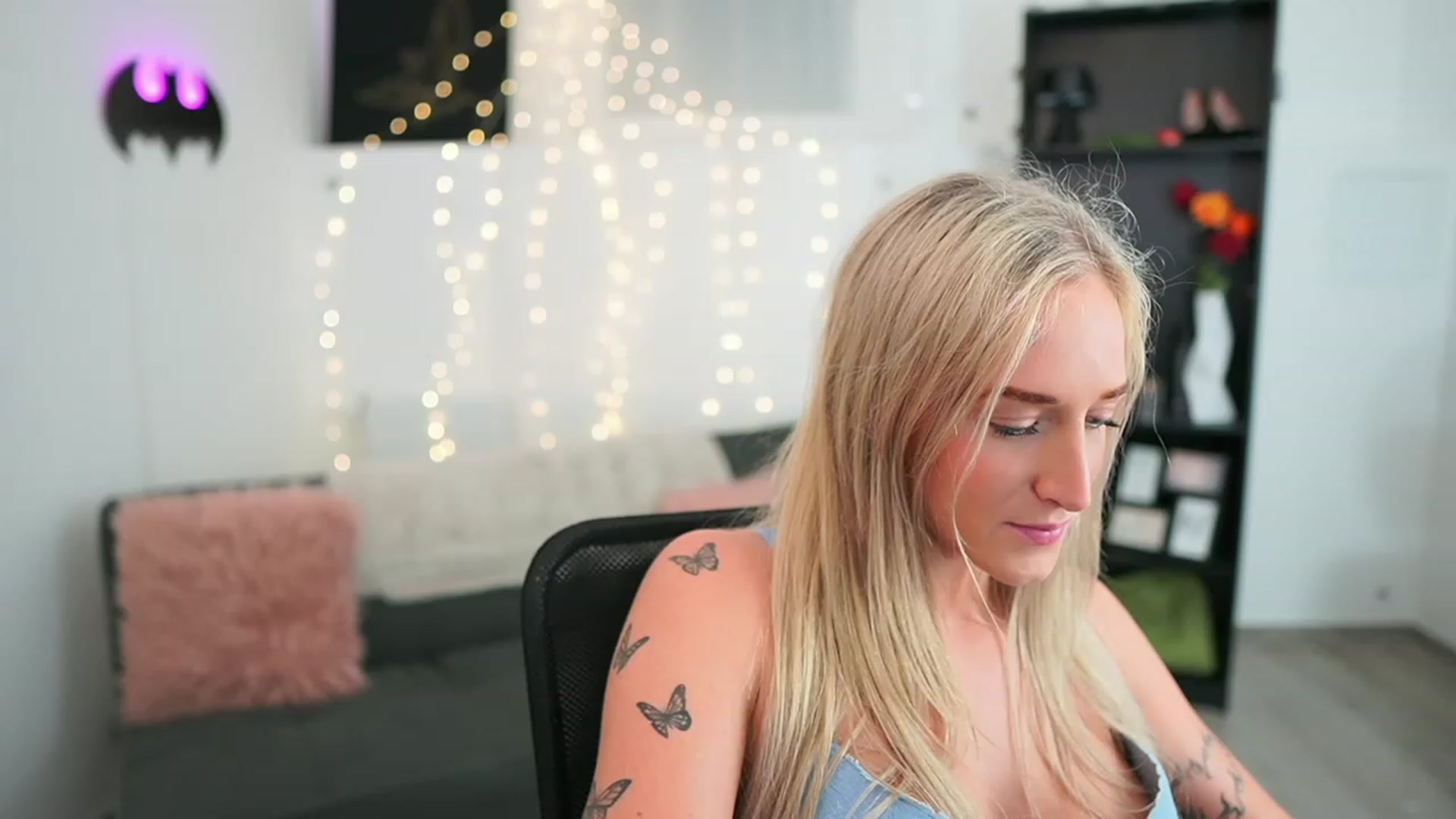 Gallery image thumbnail from NicoletteShea's myfreecams stream on, 06/05/2023, 23:15 image 11 of 20
