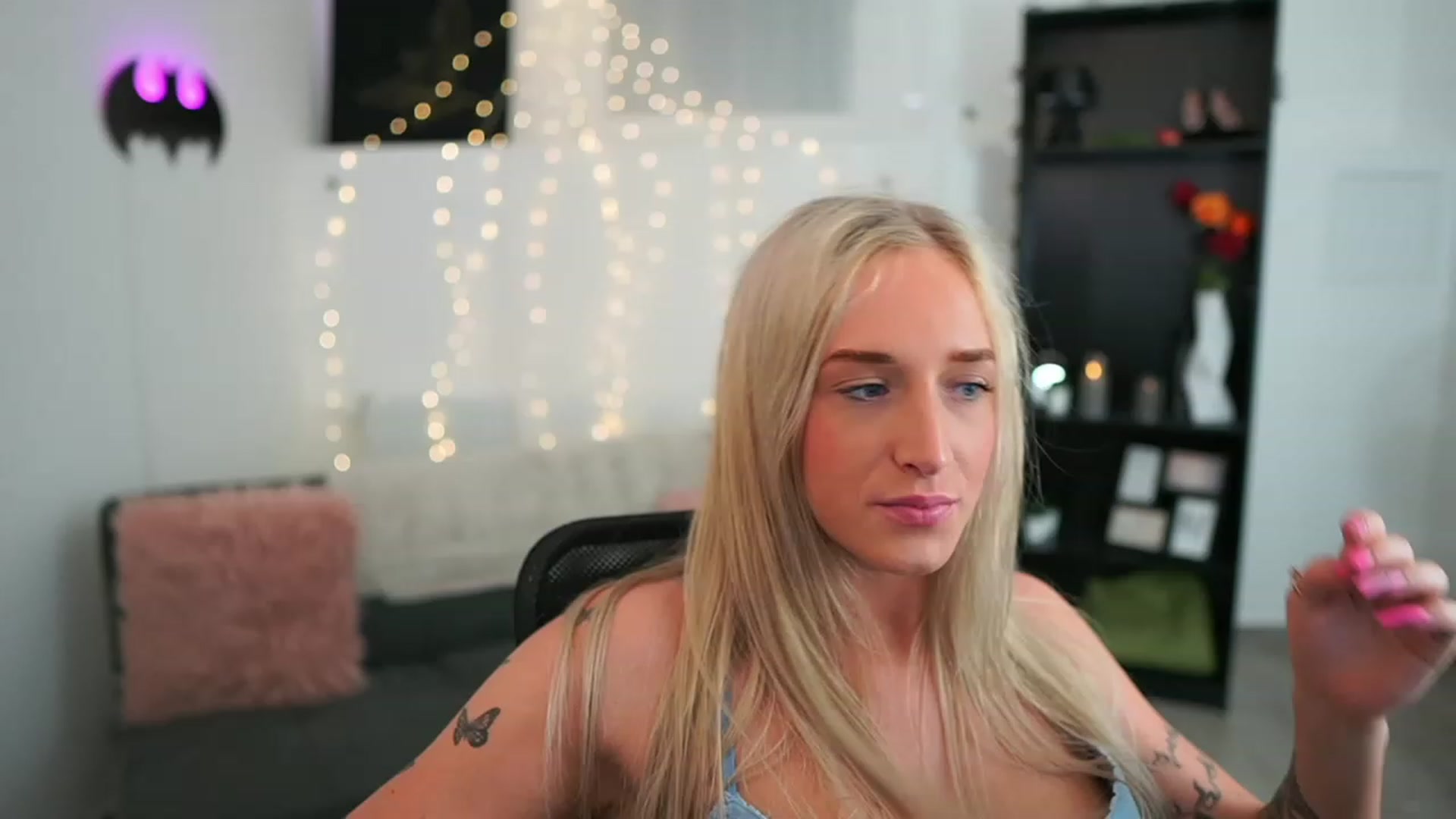 Gallery image thumbnail from NicoletteShea's myfreecams stream on, 06/05/2023, 23:15 image 20 of 20