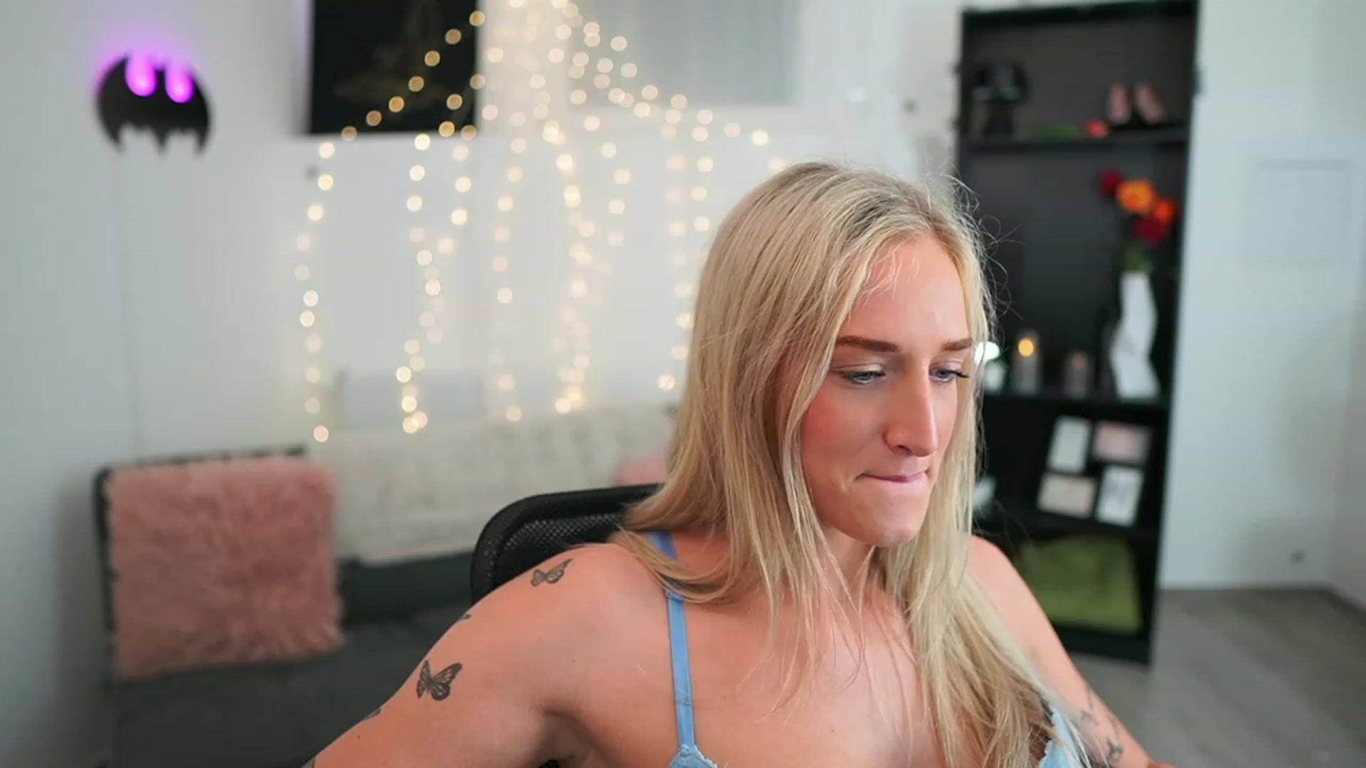 Gallery image thumbnail from NicoletteShea's myfreecams stream on, 06/05/2023, 23:15 image 14 of 20