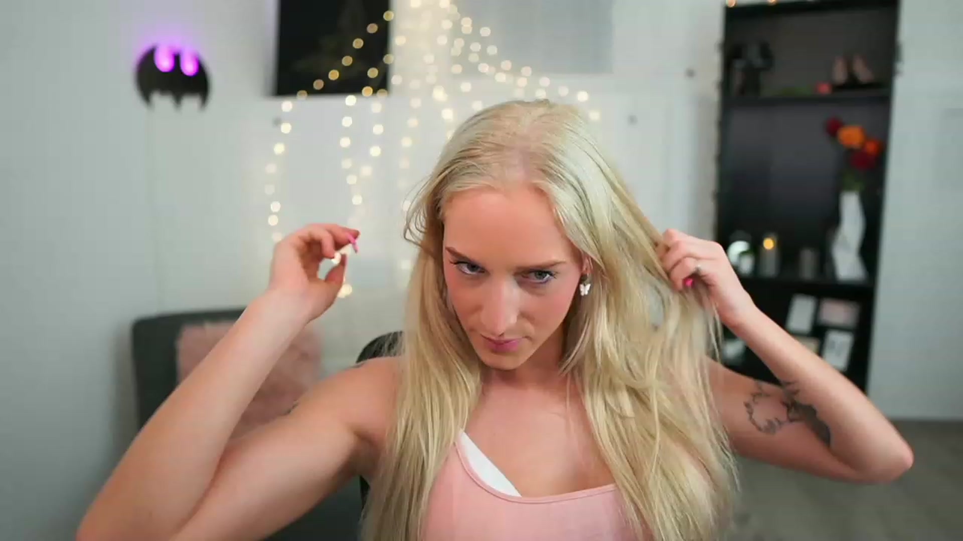 Gallery image thumbnail from NicoletteShea's myfreecams stream on, 06/11/2023, 13:51 image 9 of 20