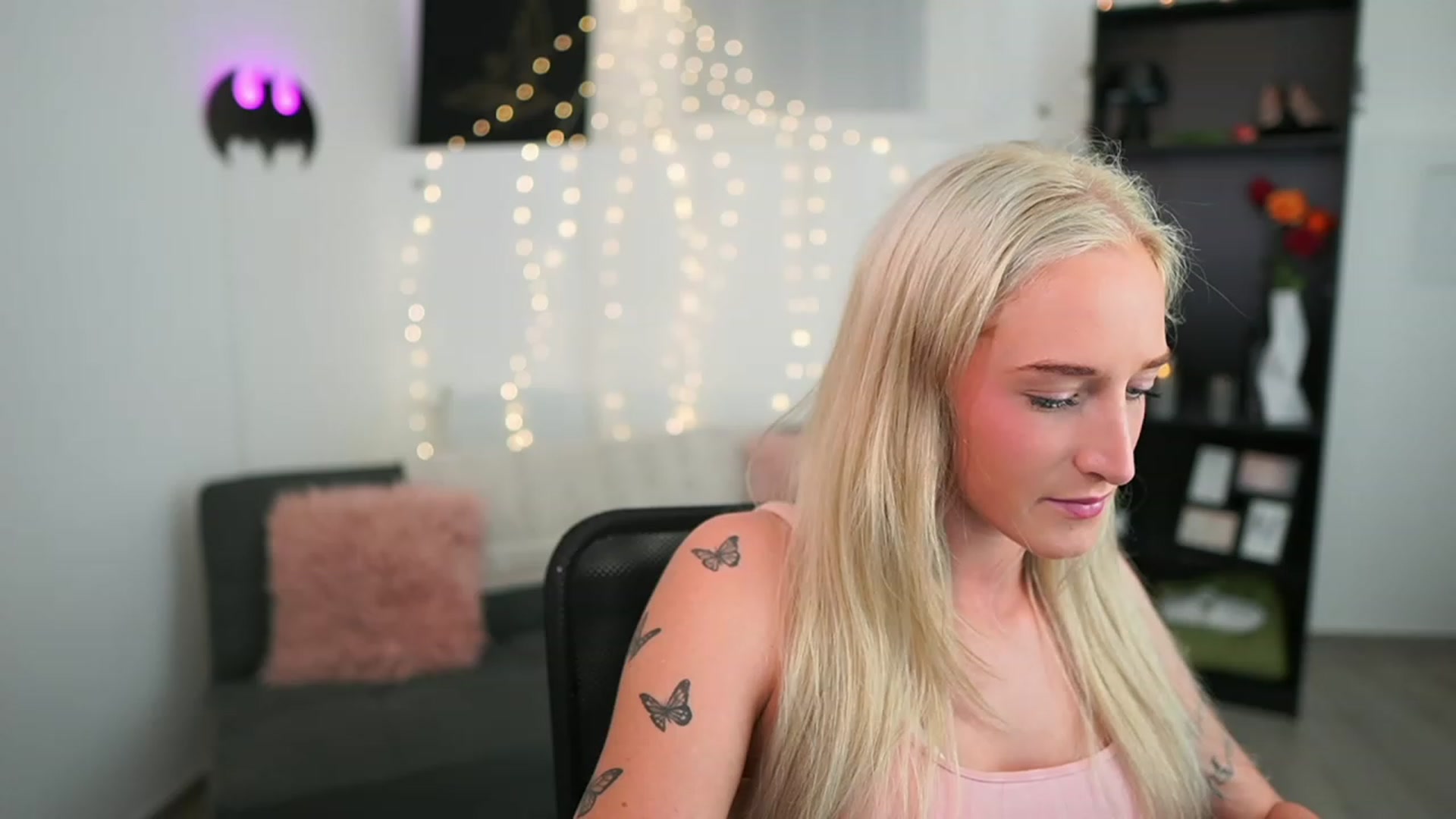Gallery image thumbnail from NicoletteShea's myfreecams stream on, 06/11/2023, 13:51 image 12 of 20