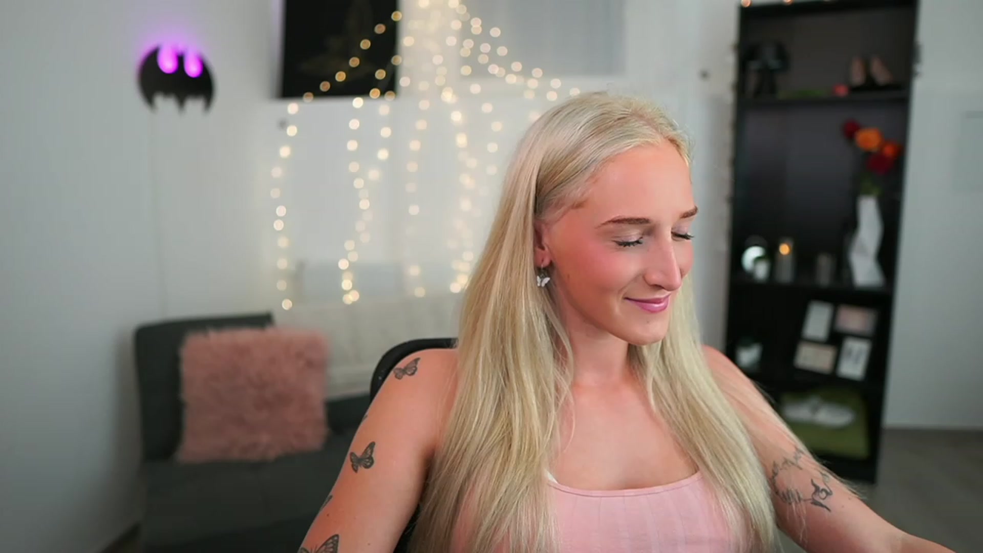 Gallery image thumbnail from NicoletteShea's myfreecams stream on, 06/11/2023, 13:51 image 16 of 20