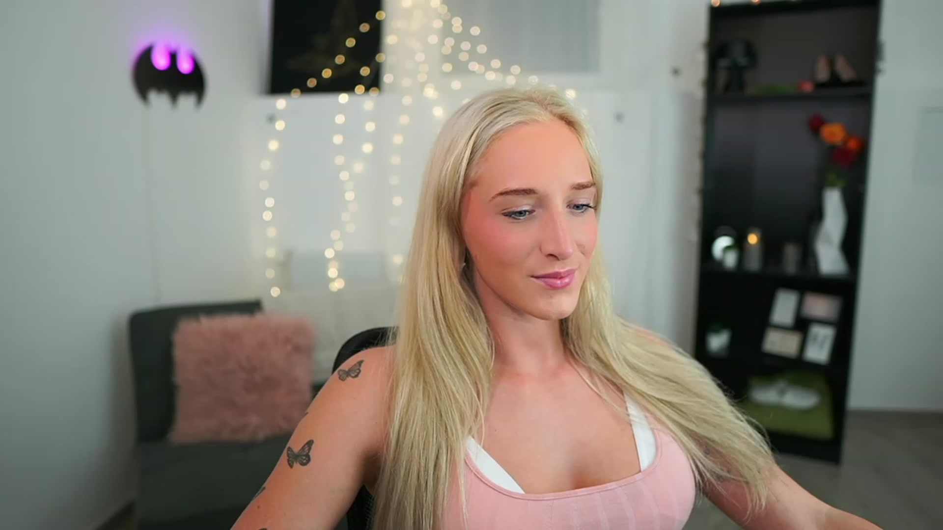 Gallery image thumbnail from NicoletteShea's myfreecams stream on, 06/11/2023, 13:51 image 10 of 20