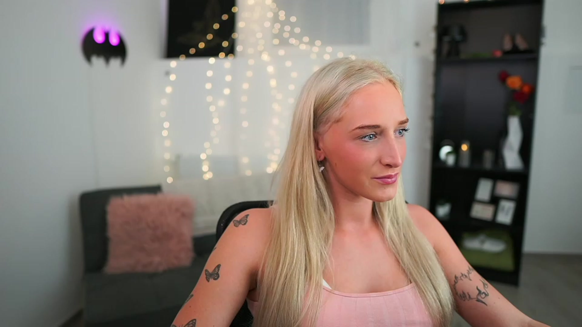 Gallery image thumbnail from NicoletteShea's myfreecams stream on, 06/11/2023, 13:51 image 15 of 20