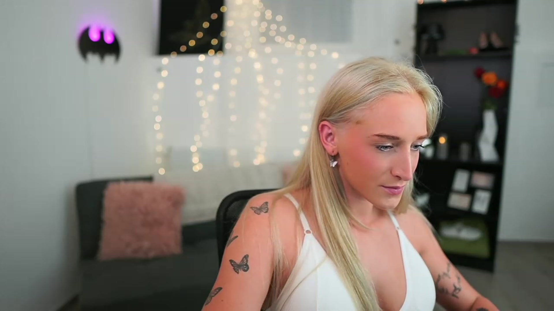 Gallery image thumbnail from NicoletteShea's myfreecams stream on, 06/11/2023, 14:47 image 4 of 20
