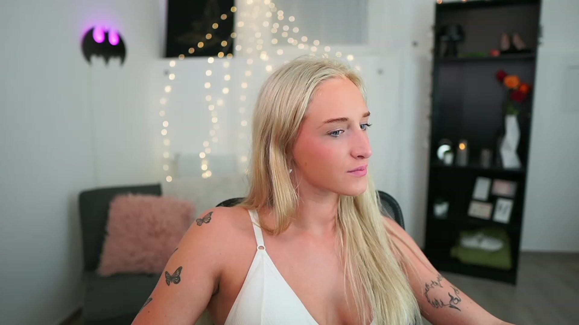 Gallery image thumbnail from NicoletteShea's myfreecams stream on, 06/11/2023, 17:24 image 6 of 20