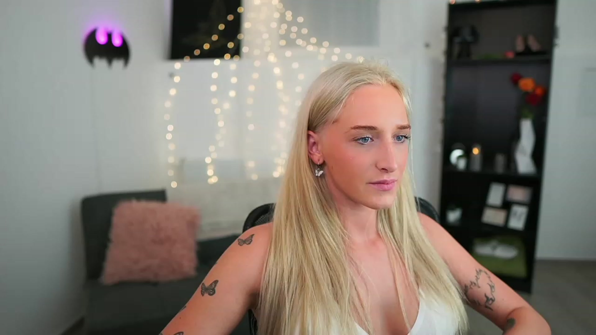 Gallery image thumbnail from NicoletteShea's myfreecams stream on, 06/11/2023, 17:24 image 19 of 20
