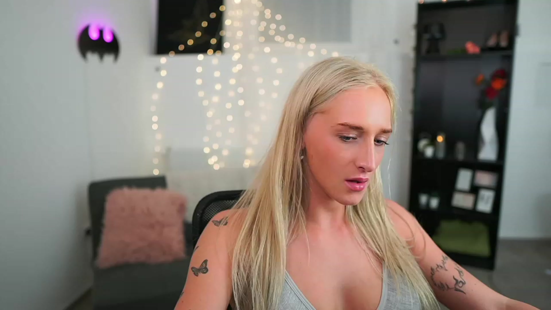 Gallery image thumbnail from NicoletteShea's myfreecams stream on, 06/14/2023, 24:02 image 17 of 20