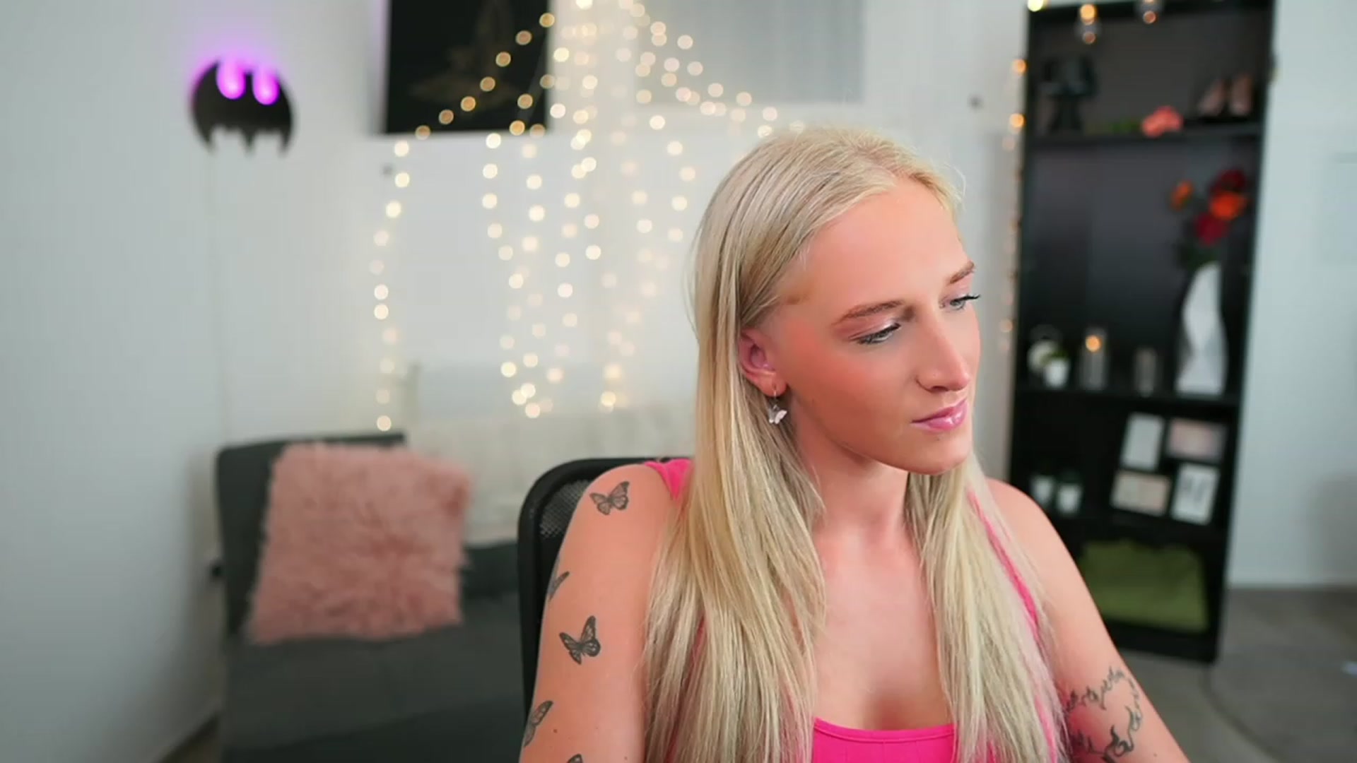 Gallery image thumbnail from NicoletteShea's myfreecams stream on, 06/14/2023, 19:24 image 8 of 20