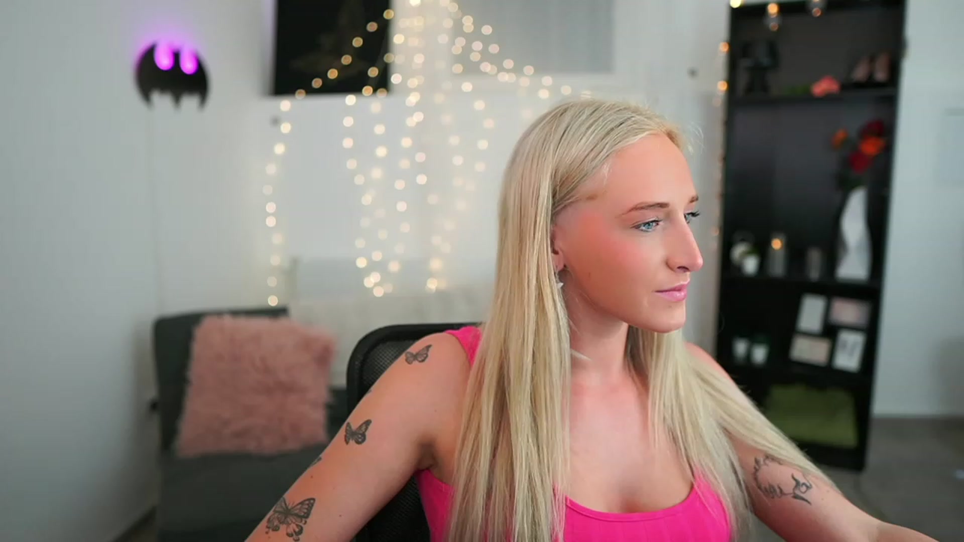 Gallery image thumbnail from NicoletteShea's myfreecams stream on, 06/14/2023, 19:24 image 11 of 20
