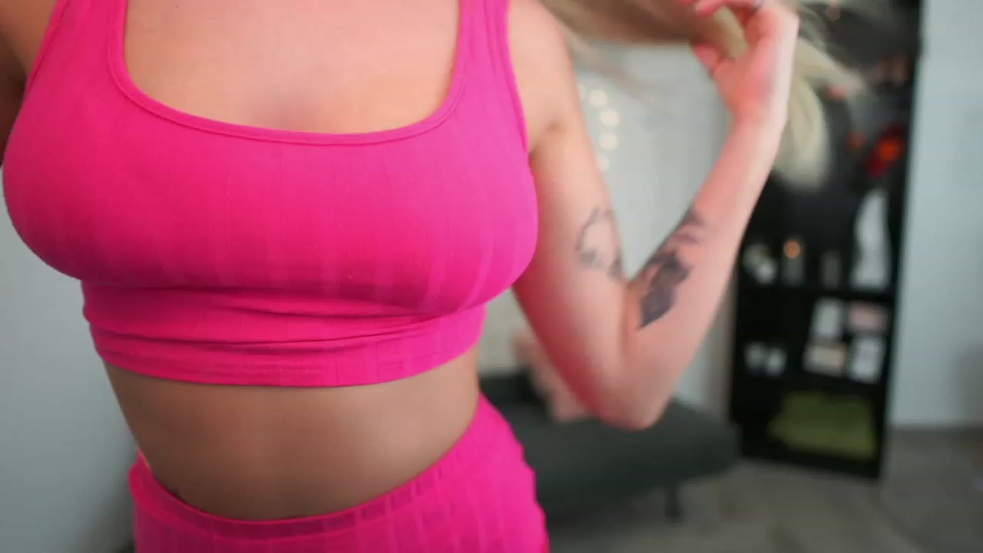 Gallery image thumbnail from NicoletteShea's myfreecams stream on, 06/14/2023, 19:24 image 12 of 20