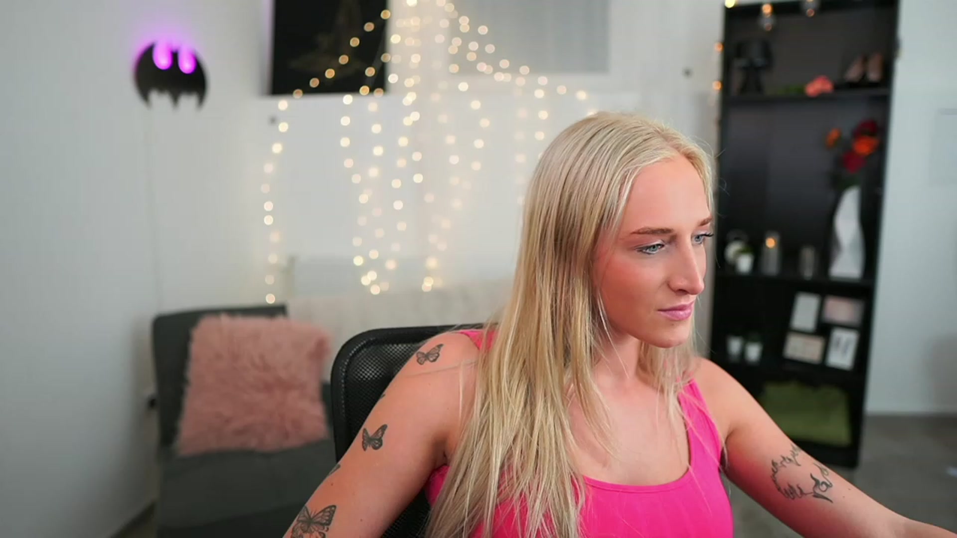 Gallery image thumbnail from NicoletteShea's myfreecams stream on, 06/14/2023, 21:35 image 19 of 20