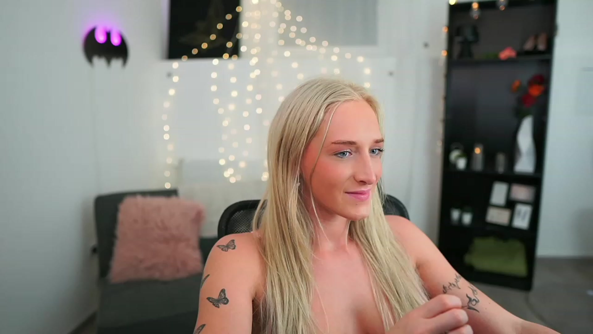 Gallery image thumbnail from NicoletteShea's myfreecams stream on, 06/14/2023, 21:35 image 7 of 20