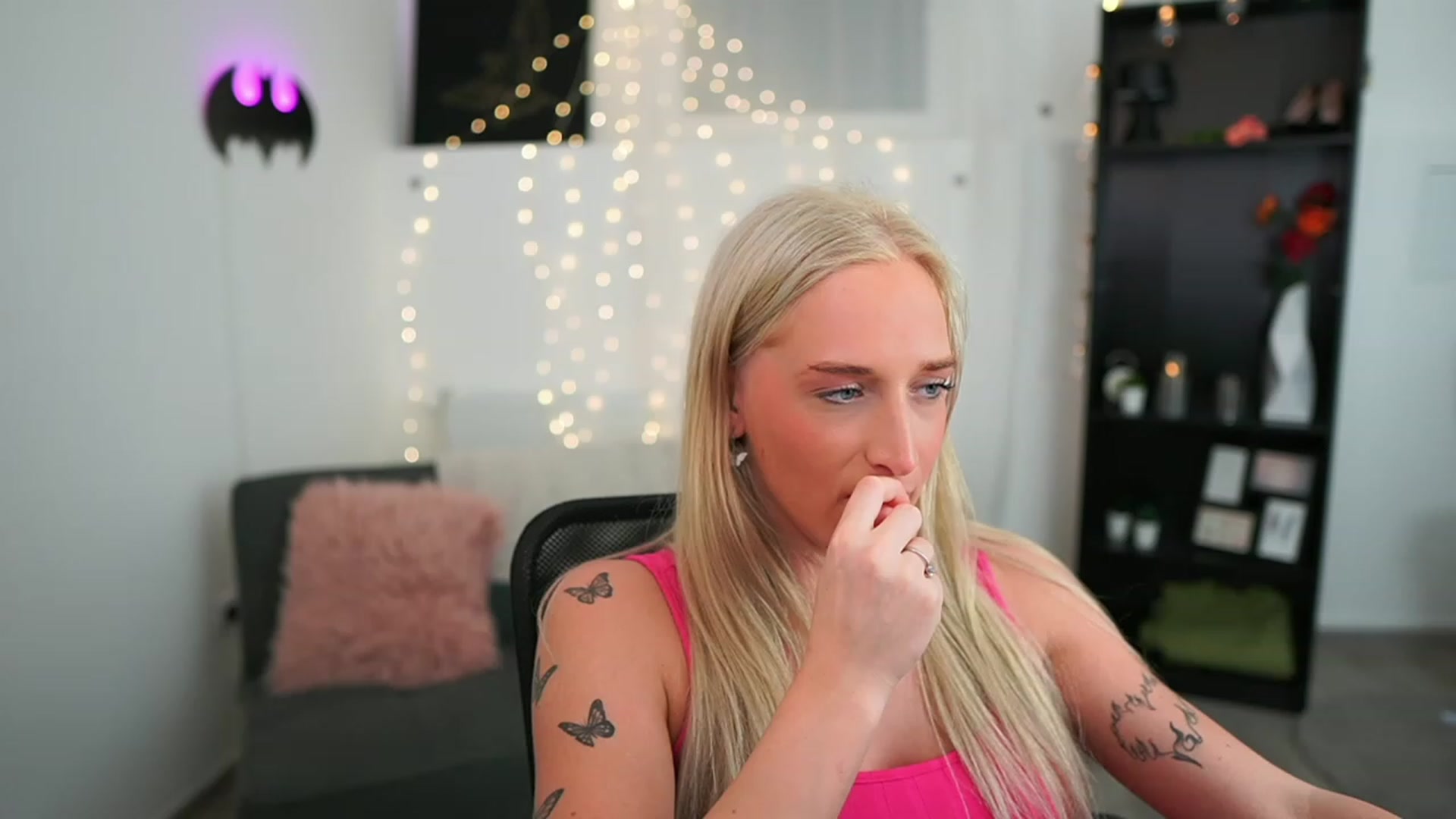 Gallery image thumbnail from NicoletteShea's myfreecams stream on, 06/14/2023, 21:35 image 3 of 20