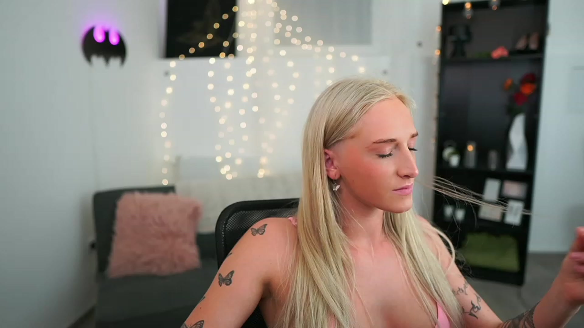 Gallery image thumbnail from NicoletteShea's myfreecams stream on, 06/14/2023, 21:35 image 8 of 20