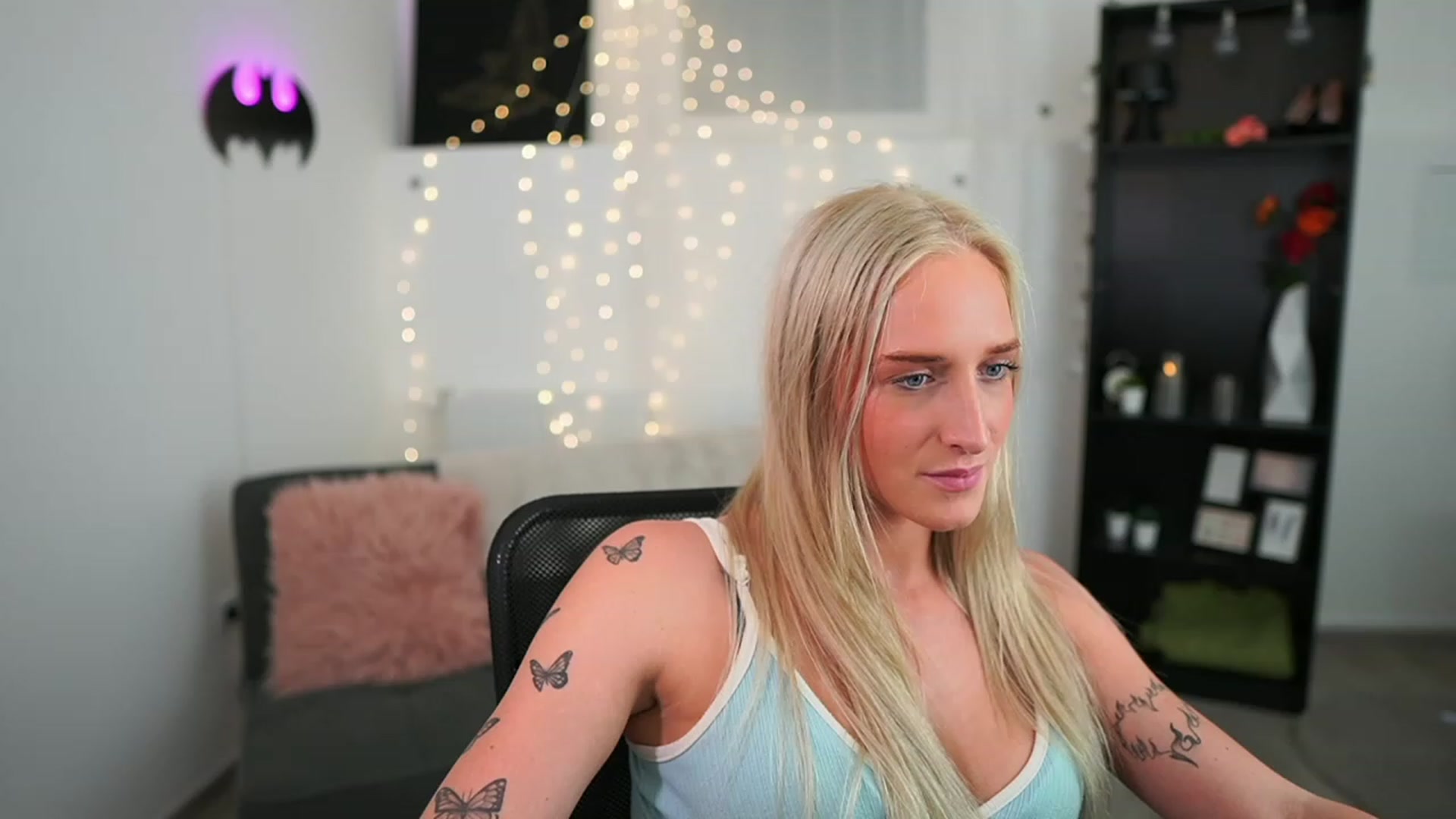 Gallery image thumbnail from NicoletteShea's myfreecams stream on, 06/15/2023, 19:18 image 7 of 20