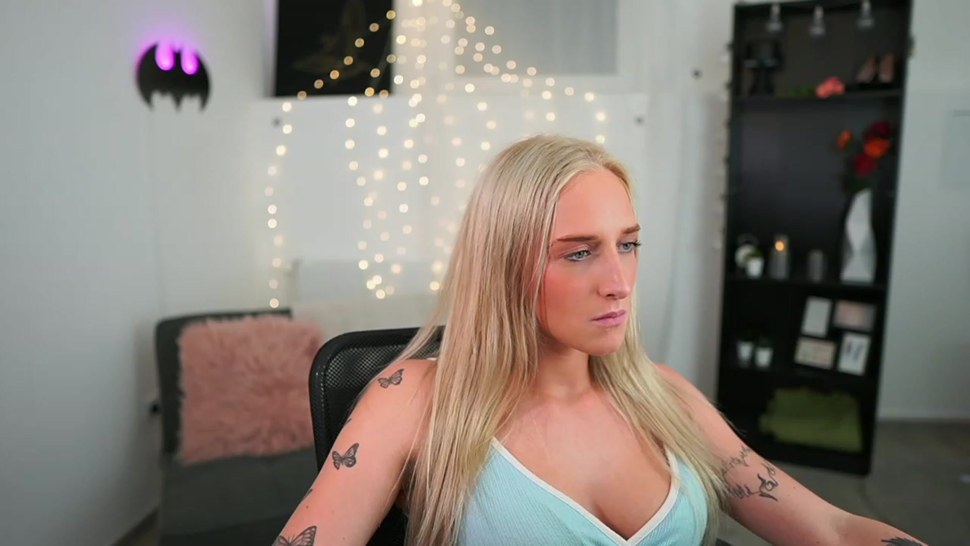 Gallery image thumbnail from NicoletteShea's myfreecams stream on, 06/15/2023, 19:18 image 20 of 20